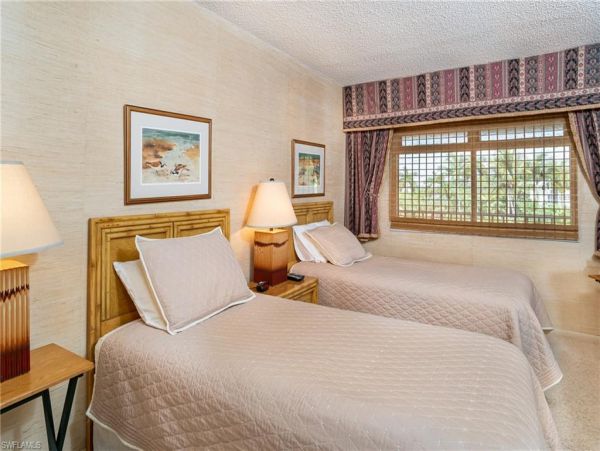 Charming Sanibel 2 Bedroom Top Floor Condo Gulf Views