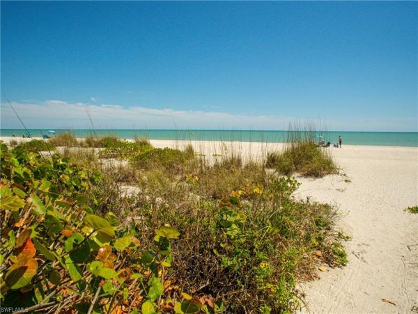Charming Sanibel 2 Bedroom Top Floor Condo Gulf Views