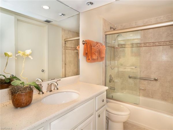 Charming Sanibel 2 Bedroom Top Floor Condo Gulf Views