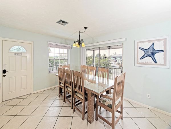 Short Walk to Beach Marathon Vacation Home Private Pool