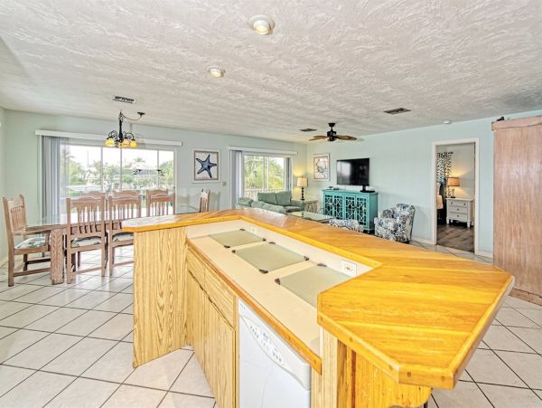 Short Walk to Beach Marathon Vacation Home Private Pool
