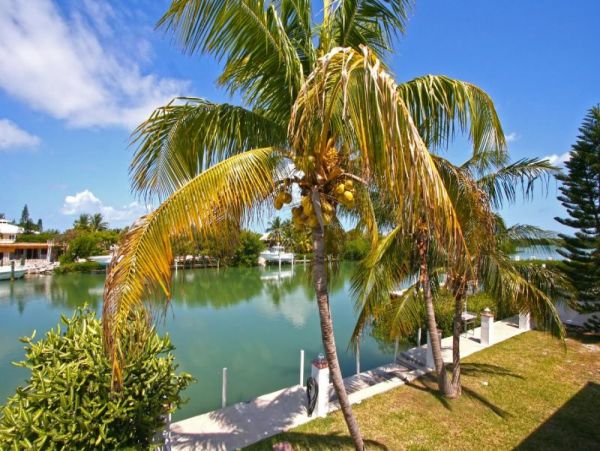 Short Walk to Beach Marathon Vacation Home Private Pool