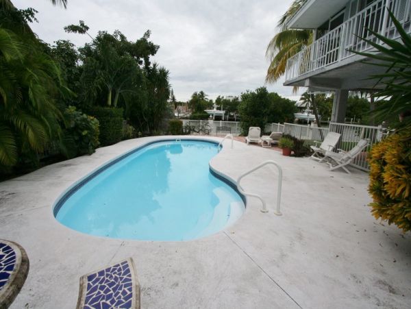 Short Walk to Beach Marathon Vacation Home Private Pool