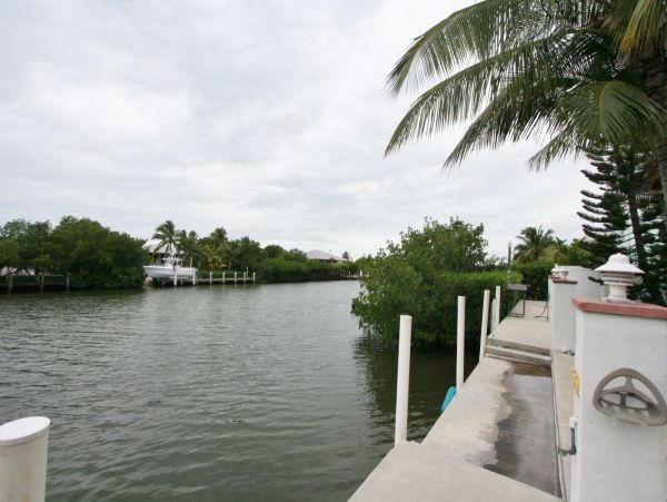 Short Walk to Beach Marathon Vacation Home Private Pool