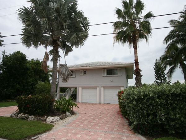 Short Walk to Beach Marathon Vacation Home Private Pool