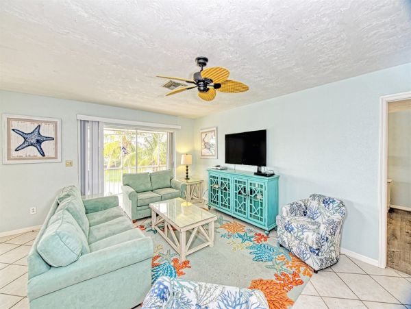 Short Walk to Beach Marathon Vacation Home Private Pool