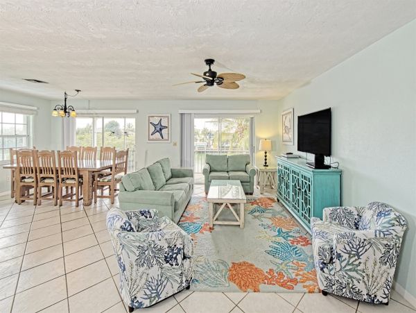 Short Walk to Beach Marathon Vacation Home Private Pool