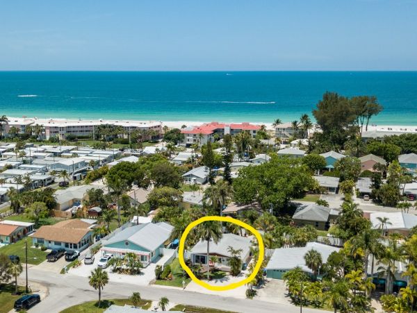 Holmes Beach Vacation Home Private Pool Short Walk To Beach