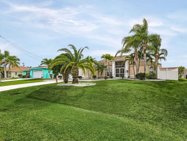 Cape Coral Canal Front 4 Bedroom Vacation Home