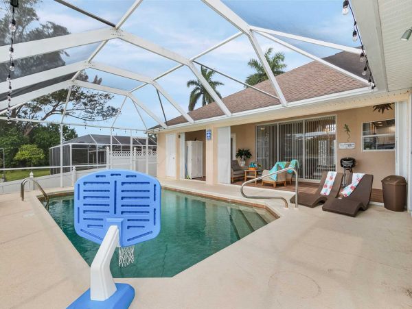 Cape Coral Canal Front 4 Bedroom Vacation Home