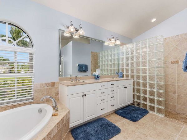 Cape Coral Canal Front 4 Bedroom Vacation Home