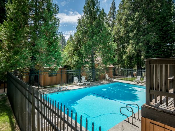 Yosemite Area Home 984553
