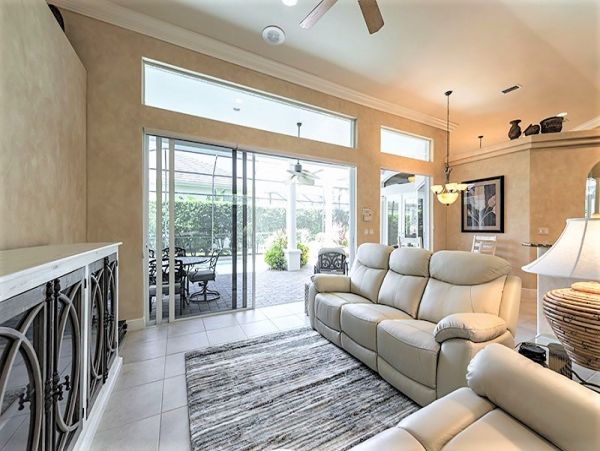 Vacation Home with Caged Pool & Spa in Naples