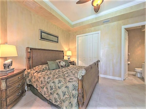 Vacation Home with Caged Pool & Spa in Naples
