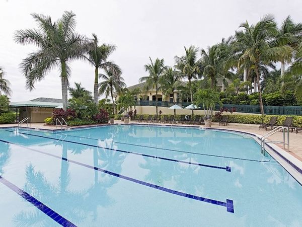 Vacation Home with Caged Pool & Spa in Naples