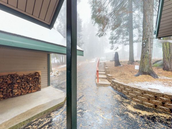 Yosemite Area Home 984570