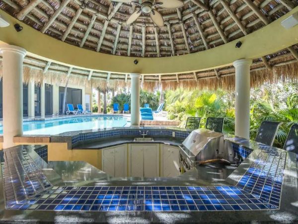 Steps to Beach Turks and Caicos Vacation Home + Guest House
