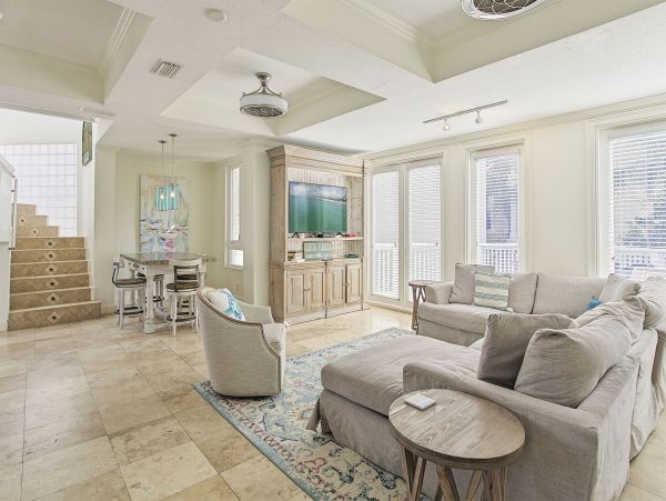 Destin  Vacation Rental Sleeps 12 Guests Short Walk To Beach