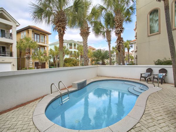 Destin  Vacation Rental Sleeps 12 Guests Short Walk To Beach