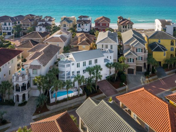 Destin  Vacation Rental Sleeps 12 Guests Short Walk To Beach