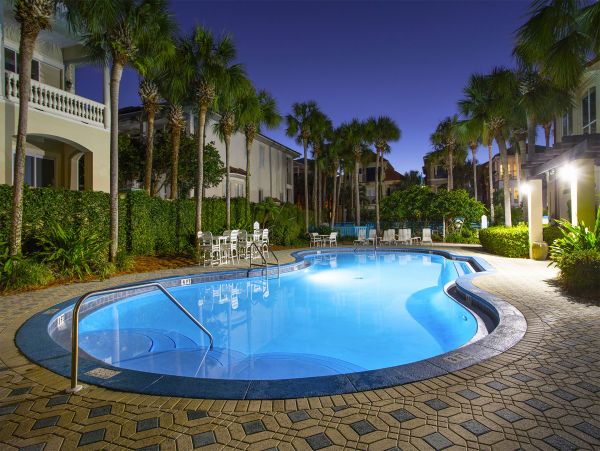 Destin  Vacation Rental Sleeps 12 Guests Short Walk To Beach