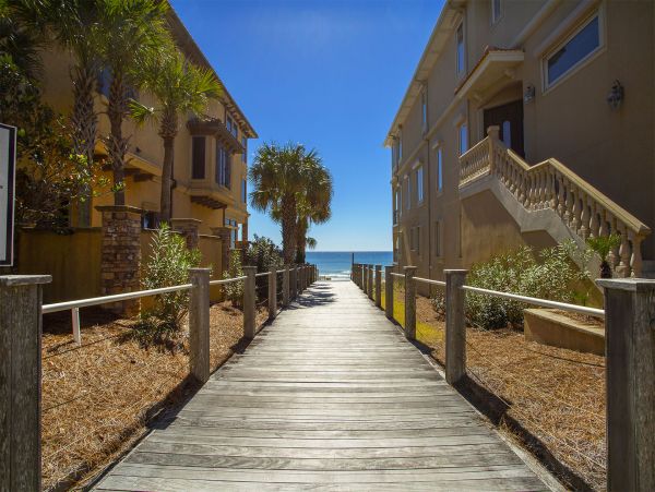 Destin  Vacation Rental Sleeps 12 Guests Short Walk To Beach