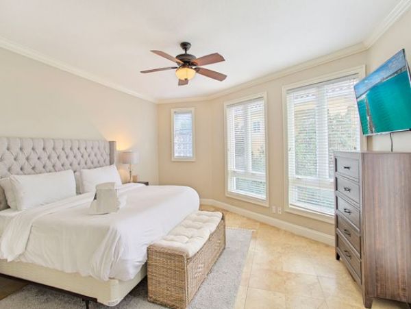 Destin  Vacation Rental Sleeps 12 Guests Short Walk To Beach