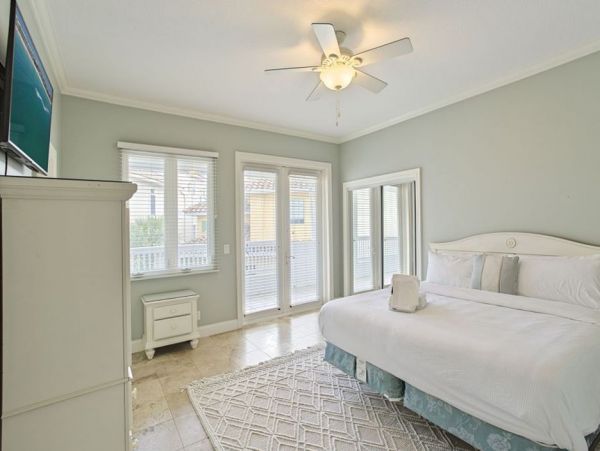 Destin  Vacation Rental Sleeps 12 Guests Short Walk To Beach