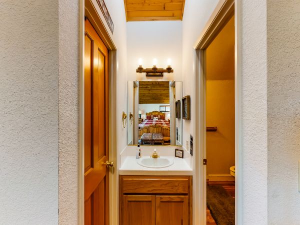 Yosemite Area Home 984603