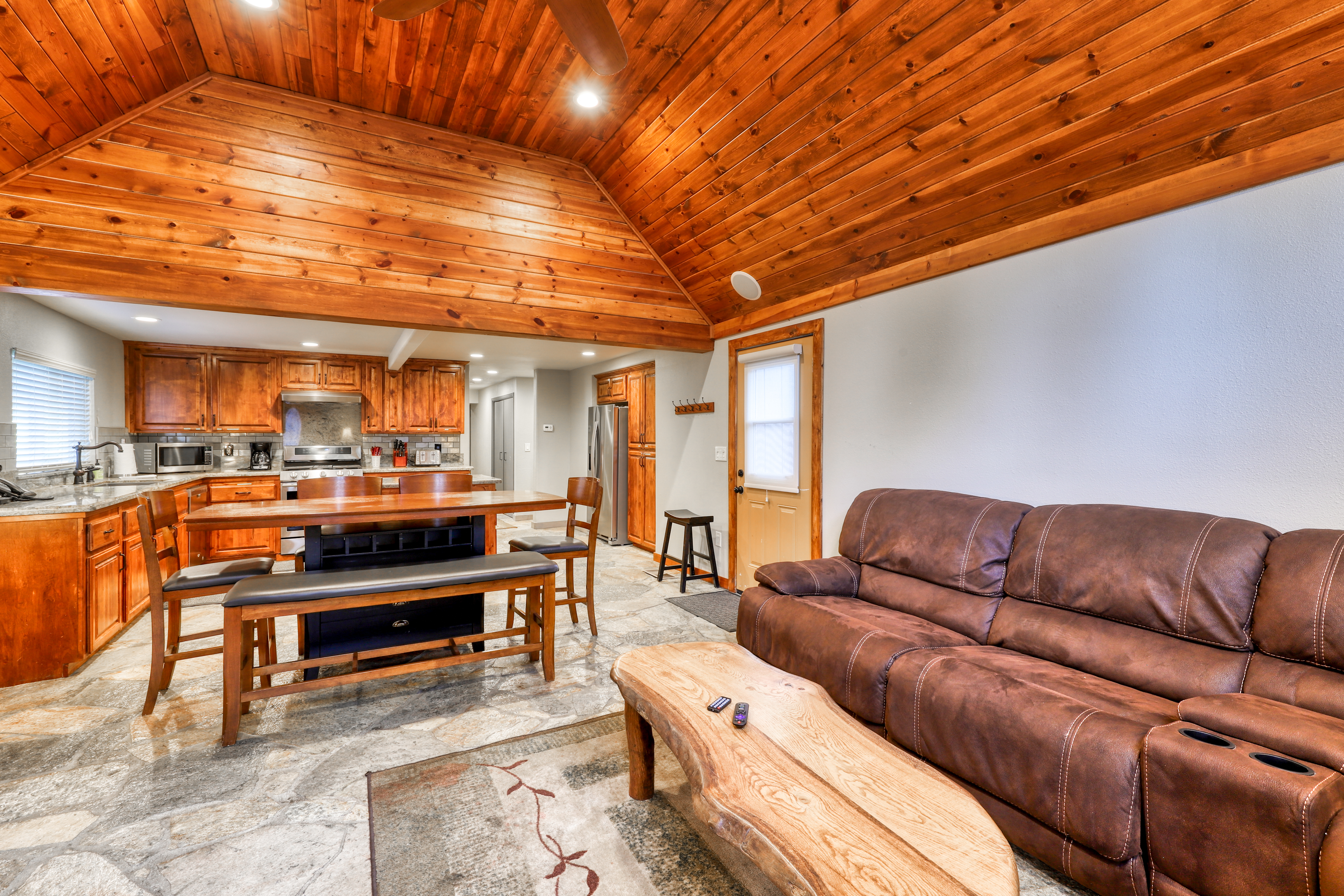Yosemite Area Home 984609