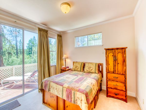 Yosemite Area Home 984623