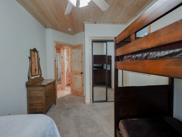 Yosemite Area Home 984639