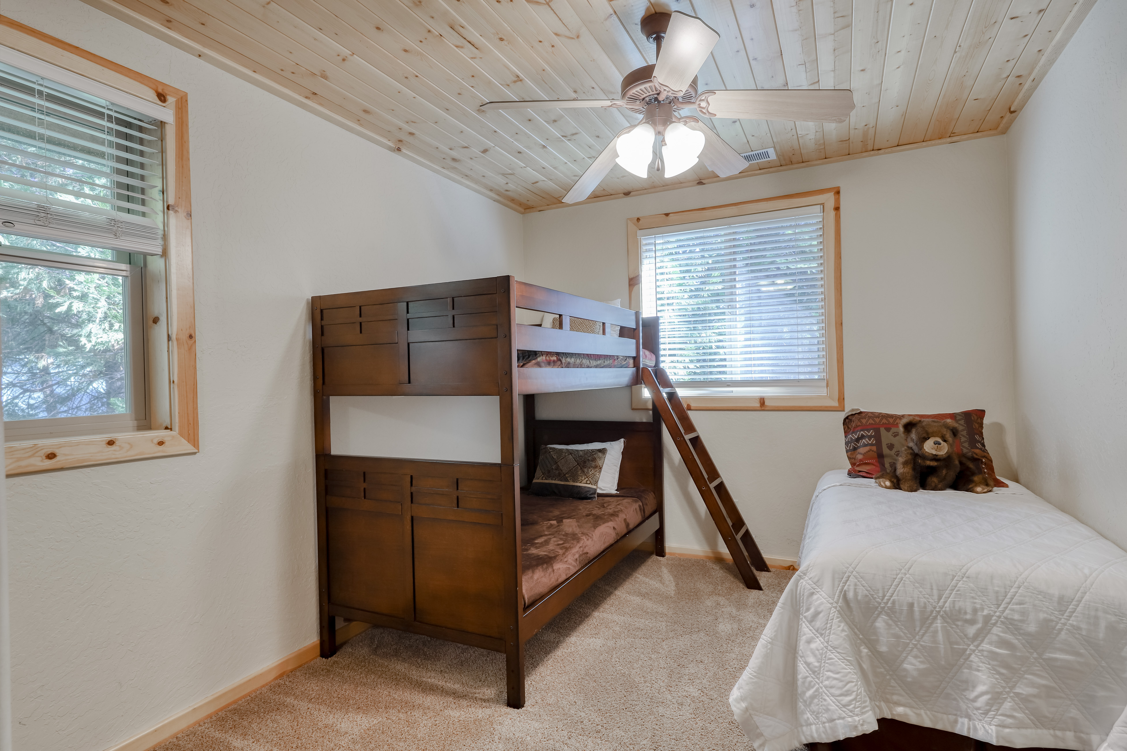 Yosemite Area Home 984639