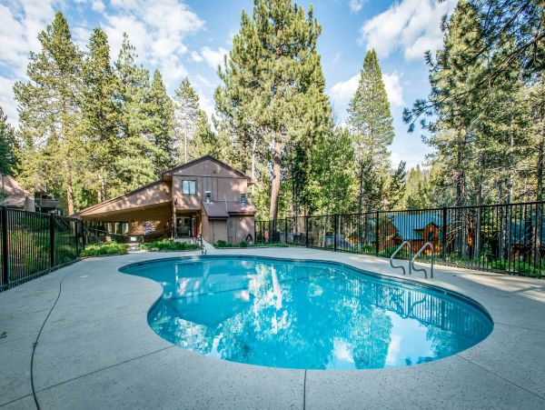 Yosemite Area Home 984667