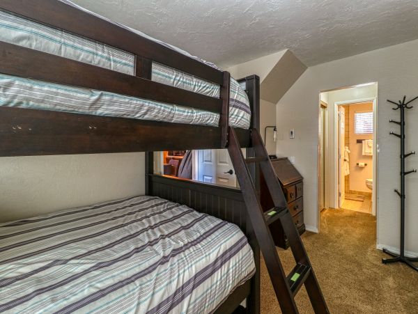 Yosemite Area Home 984675