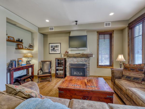 Yosemite Area Home 984680