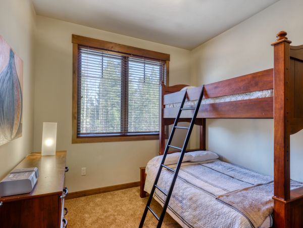 Yosemite Area Home 984680