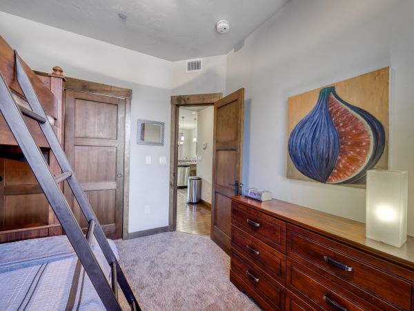 Yosemite Area Home 984680