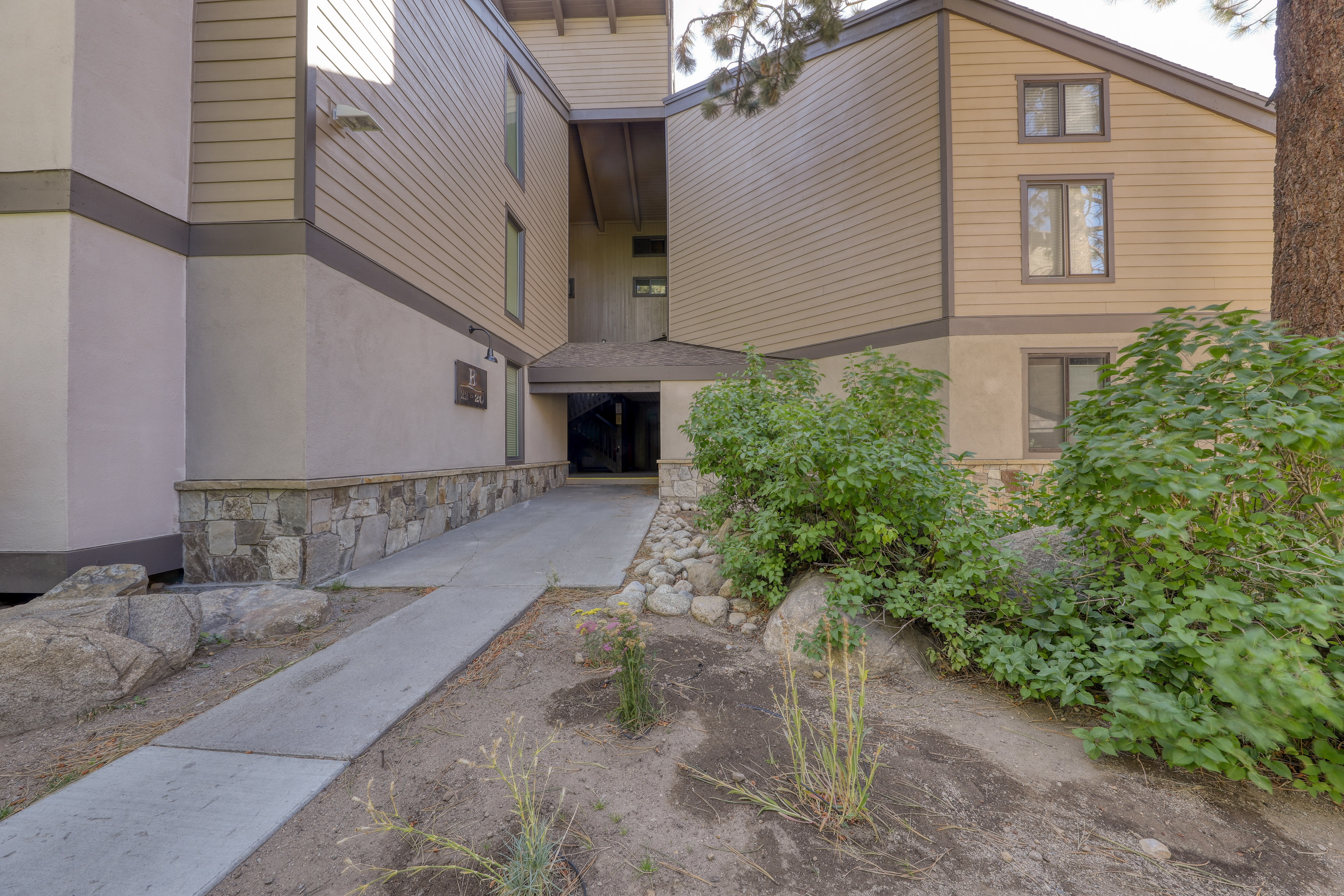 Yosemite Area Home 984701