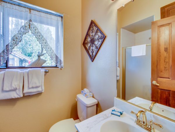 Yosemite Area Home 984705