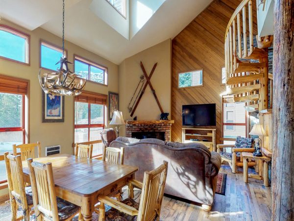 Yosemite Area Home 984714