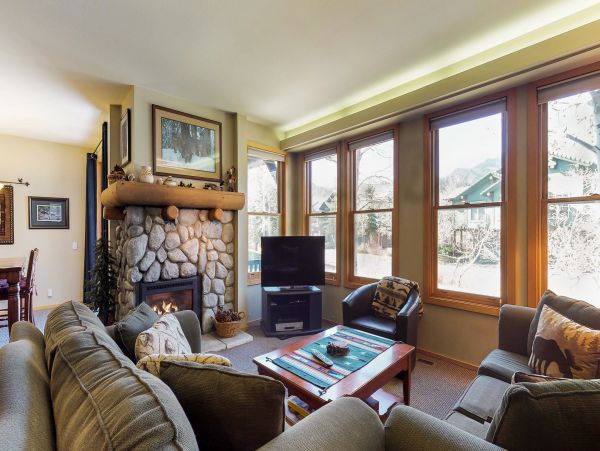 Yosemite Area Home 984776