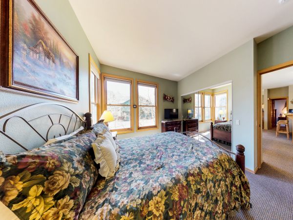 Yosemite Area Home 984776