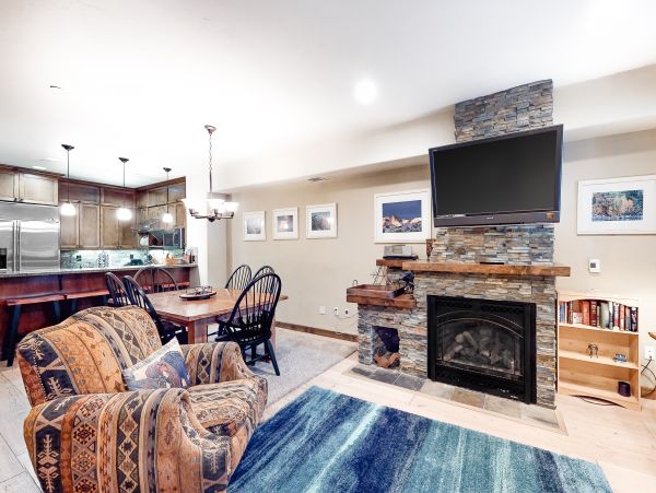 Yosemite Area Home 984779