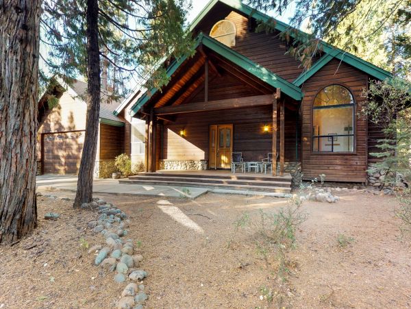 Yosemite Area Home 984803