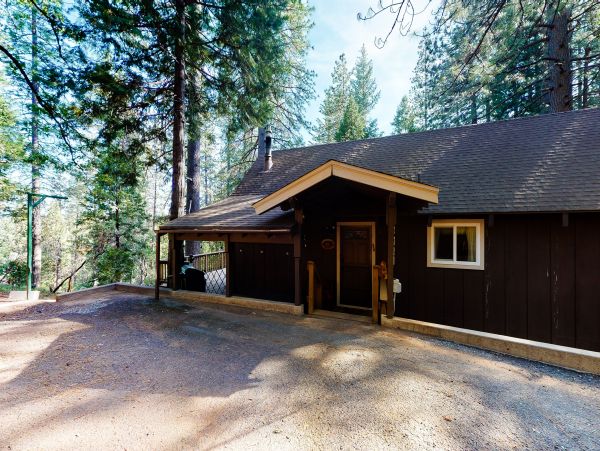Yosemite Area Home 984812