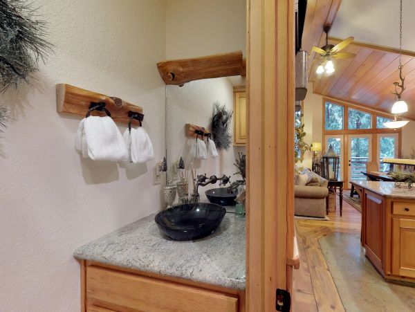 Yosemite Area Home 984822