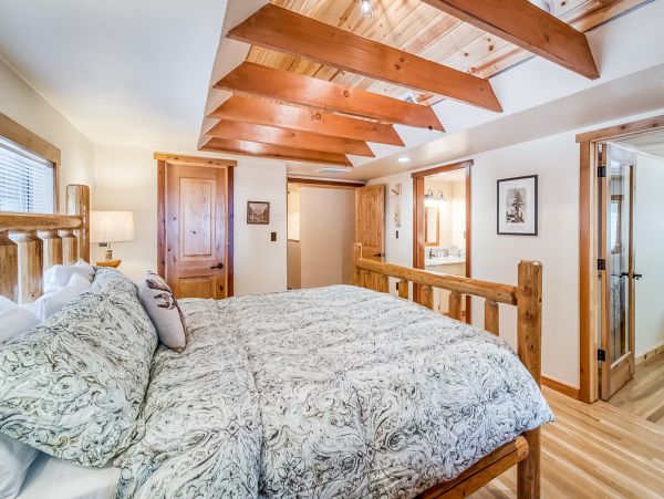 Yosemite Area Home 984825