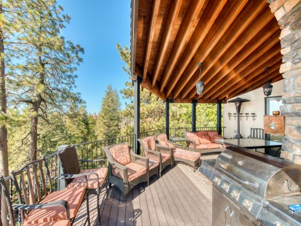Shaver Lake Spacious 7 Bedroom Home Game Room & Views