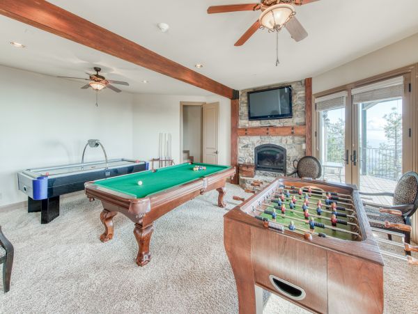 Shaver Lake Spacious 7 Bedroom Home Game Room & Views